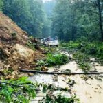 बाढी र पहिरोले देशका विभिन्न राष्ट्रिय राजमार्ग पूर्ण अवरुद्ध