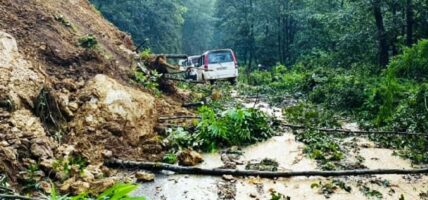 मध्यपहाडी लोकमार्गअन्तर्गत ‘डेउडी-भर्‍याङभुरुङ’ खण्ड अबरुद्ध