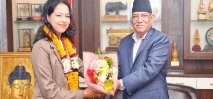 पाराओलम्पिकमा कास्य पदक विजेता पलेशालाई प्रचण्डद्वारा सम्मान