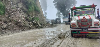 धुलिखेल–खावा सडक विस्तार: मालवाहक गाडी दुई दिन नचल्ने