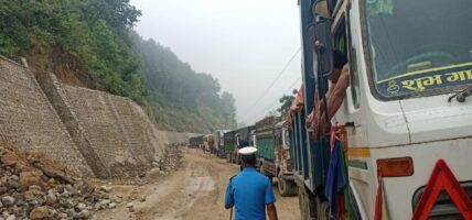 खुल्यो दाउन्नेमा भासिएको सडकको एकतर्फी