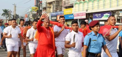 बाँकेको बागेश्वरी मन्दीरमा हर्षउल्लासका साथ फूलपाती भित्र्याईयो