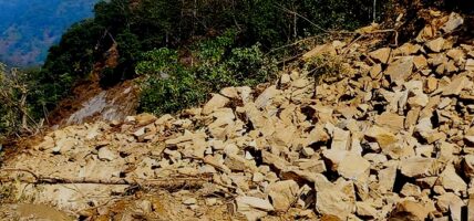 सुक्खा पहिरोले कटारी–घुर्मी सडक अवरुद्ध