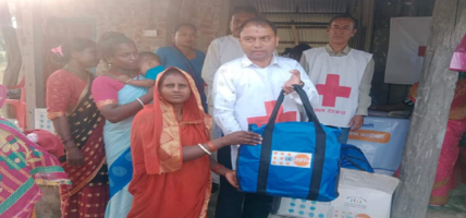 विपद् प्रभावितलाई लत्ताकपडा वितरण