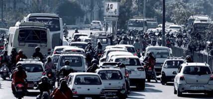 काठमाडौं उपत्यकाका सडकमा चहलपहल बढ्यो