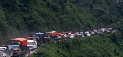 नागढुङ्गा–नौबिसे सडकको जाम छल्न सीतापाइला–धार्के सडकको प्रयोग