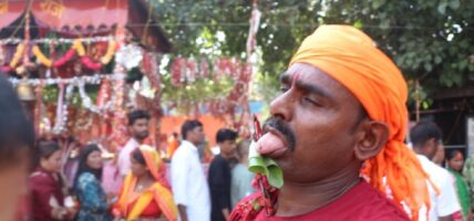 बागेश्वरी मन्दिरमा जिब्रो छेड्दै भक्तजन