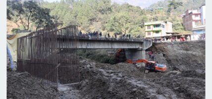 मध्यपहाडी लोकमार्ग अन्तर्गत बागलुङ र पर्वतमा पाँच पुल बन्दै