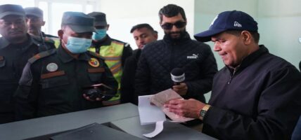 काठमाडौं महानगरपालिकाले  एमालेलाई पठायो हुलाकबाट पत्र