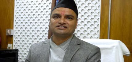 स्वास्थ्य बीमा कार्यक्रम व्यवस्थित गर्ने काम भइरहेको छ-स्वास्थ्यमन्त्री पौडेल