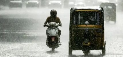 भारतमा आँधीका कारण विद्यालय बन्द