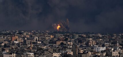 इजरायली आक्रमणमा परी १०० बढी प्यालेस्टाइनीको मृत्यु