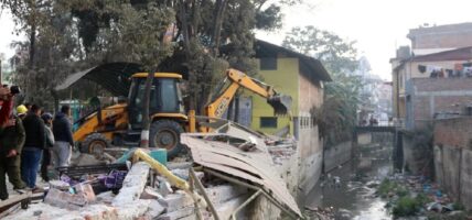 विष्णुमति करिडोरको टहरामा राखिएका ८२ पसल हटाइयो