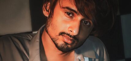 गीत गाएरै बुवा, आमालाई विदेशबाट फर्काएका प्रकाश, ‘लाहुर’ जान हिडेका कलाकार बने