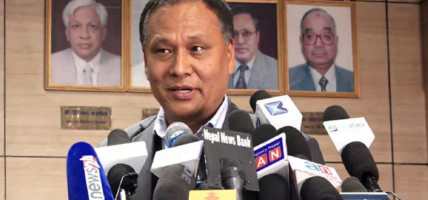 पत्रकार सम्मेलन गर्दै कुलमान