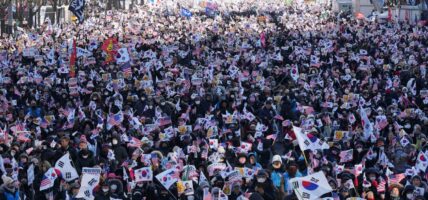 दक्षिण कोरियाका निलम्बित राष्ट्रपति युनको पक्ष र विपक्षमा देशव्यापी विरोध प्रदर्शन