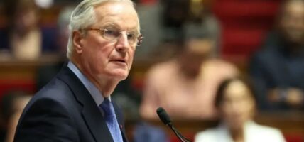 फ्रान्सका प्रधानमन्त्रीविरुद्ध अविश्वास प्रस्ताव पारित