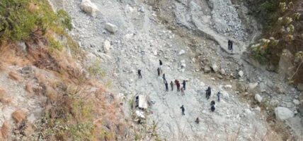 सुमो दुर्घटनामा एकै परिवारका तीनजनाको मृत्यु