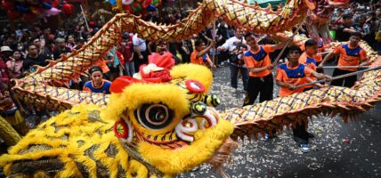 एसियामा करोडौँ मानिसले सर्पको वर्ष मनाउँदै