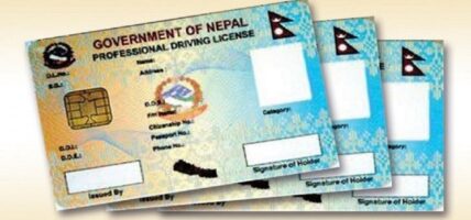 परासीबाट चार चारपाङ्ग्रे सवारी चालक अनुमतिपत्र वितरण