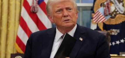 ट्रम्प प्रशासनद्वारा सङ्घीय कर्मचारीलाई बहिर्गमन प्याकेजको प्रस्ताव