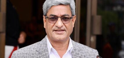 काँग्रेस र एमाले बीचमा सरकार सञ्चालनका विषयमा समस्या छैन:  गृहमन्त्री लेखक