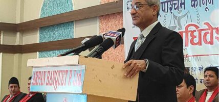 लोकतन्त्रको विकल्प खोज्नु मुलुकलाई संकटमा धकेल्नु हो : गृहमन्त्री लेखक