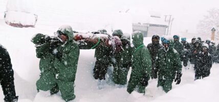उत्तराखण्डको बद्रीनाथमा हिमपहिरो, फसेका ५७ जनामध्ये १० व्यक्तिको उद्धार