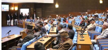 प्रधानमन्त्रीले भ्रष्टाचारीलाई मृत्युदण्ड दिन मिल्दैन भन्दा सांसदले ठोके टेबल