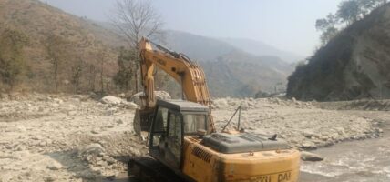 बाढीले क्षतिग्रस्त बनाएको बीपी राजमार्ग मर्मतमा  तिव्रता दिन मन्त्री दाहालको  निर्देशन