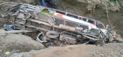 काभ्रेपलाञ्चोकको तेमालमा जन्ती पुर्‍याएर फर्कदा बस दुर्घटना ,एक जनाको मृत्यु