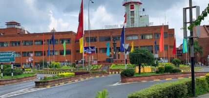 सुनसहित विमानस्थलबाट एक महिला पक्राउ