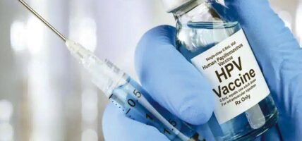 सिराहामा ४५ हजार किशोरीलाई एचभीपी खोप लगाइँदै