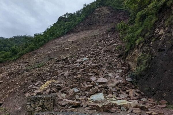 पहिरो तथा सडक मर्मतका कारण देशका विभिन्न जिल्लाका राजमार्ग प्रभावित