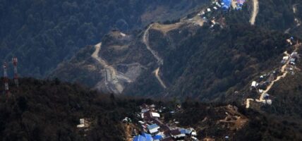 “Resolve the cable car construction dispute through dialogue”