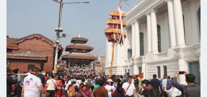 अनुमति विना रङ दलिदिने र पानी खन्याइदिने दृश्य बिरलै