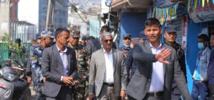 गृहमन्त्रीद्वारा नेकपा एसको कार्यालय निरीक्षण