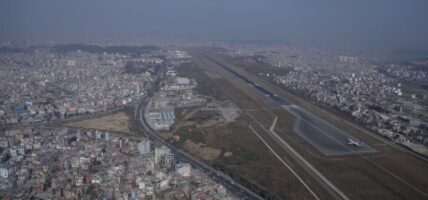 न्यून भिजिबिलिटीले कम्तीमा आधा दर्जन विमान डाइभर्ट