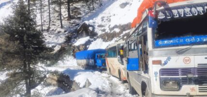 हिमपातले अवरुद्ध नाग्म-गमगढी सडक अझै खुलेन