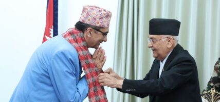 काठमाडौँ विश्वविद्यालयका नवनियुक्त उपकुलपति वाग्लेलाई प्रधानमन्त्रीले गराए शपथ