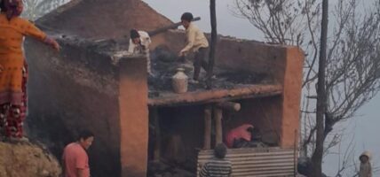 डढेलो गाउँमा पस्दा एक विद्यालयसहित नौ घर जले