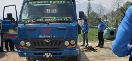 बाबुले चलाएको ट्रकले किचेर छोरीको मृत्यु