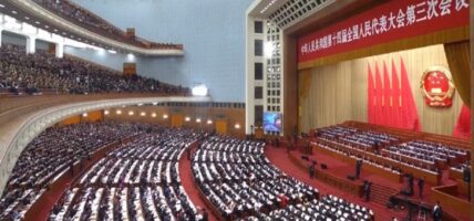 China increases its defense budget while its economic growth rate rises by 5%