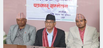 गणतन्त्रको विकल्प राजतन्त्र हुन सक्दैनः गृहमन्त्री लेखक