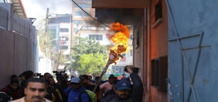 कुलमान घिसिङलाई हटाएको विरोधमा ऊर्जा मन्त्रीको पुतला दहन