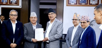 राष्ट्रिय योजना आयोगद्वारा नीतिगत तथा कार्यक्रमगत प्रतिवेदन अर्थ मन्त्रालयमा पेश