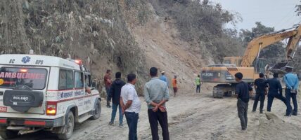 बाढीले अवरुद्ध गल्फागाड श्रीनगर सडक सञ्चालन