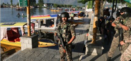 भारत र पाकिस्तानी सेनाबीच काश्मीरमा गोली हानाहान