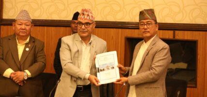 राजेन्द्र लिङ्देनले बुझाए पोखरा विमानस्थलको अध्ययन प्रतिवेदन