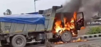 विराटनगरमा गुडिरहेको टिपरमा आगो लागी